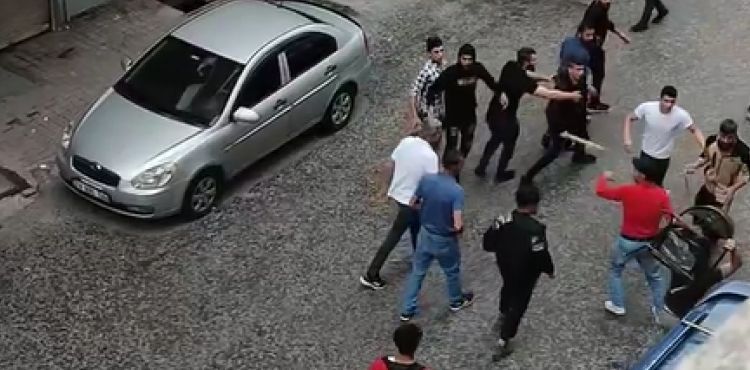 Mahallede taşlı sopalı kavga