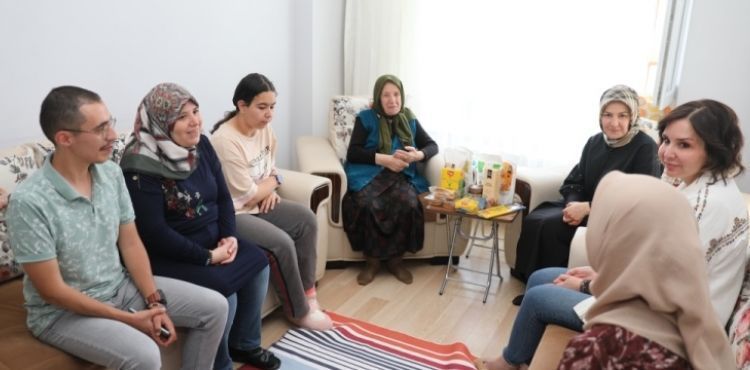 KOCASİNAN’DA VATANDAŞLARIN GÖNÜLLERİNE DOKUNAN ZİYARET