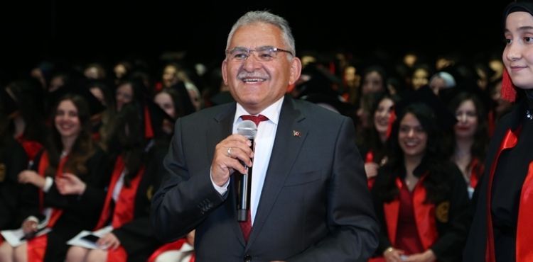 BAŞKAN BÜYÜKKILIÇ, ERCİYES TIP FAKÜLTESİ MEZUNİYET TÖRENİ’NE KATILDI