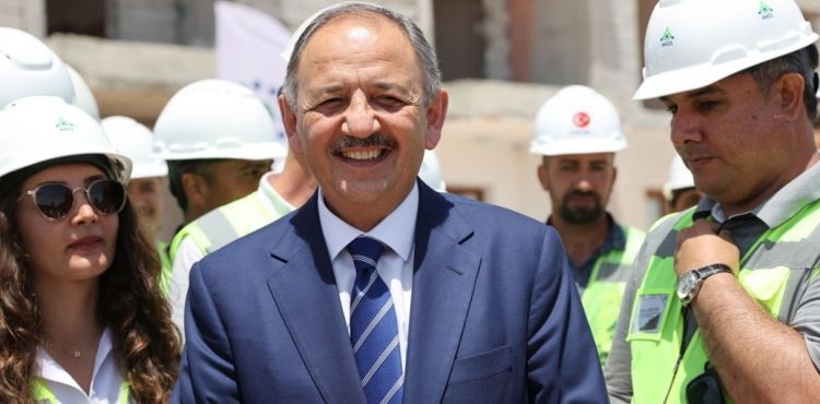 Bakan Özhaseki: “Depremden etkilenen 11 ilde afet konutlarımız hızla yükseliyor”