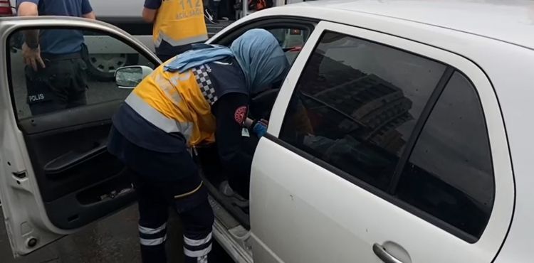 Bunalıma giren genç bileklerini kesti