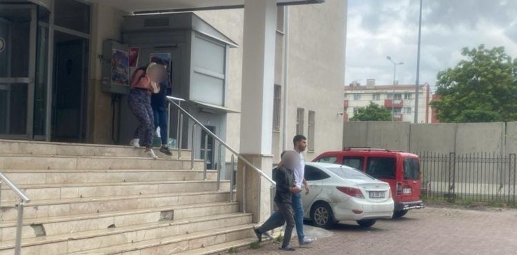 95 ayrı suçtan yakalaması ve kesinleşmiş hapis cezası bulunan kişi gardırop arkasında yakalandı