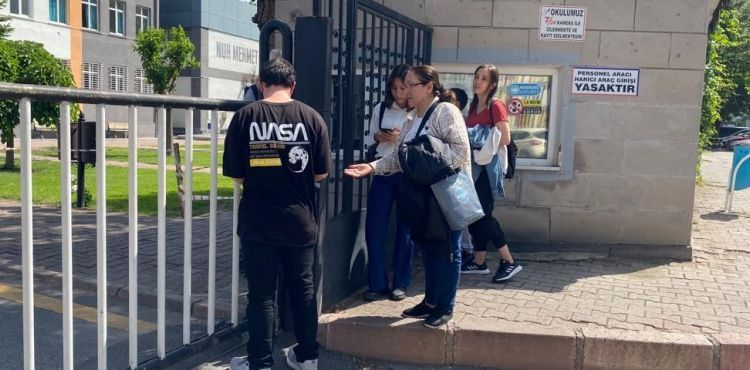 YKS’de ilk oturum başladı, sınava geç gelenler 1 dakika ile 1 yıl kaybetti