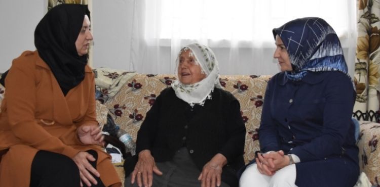 BAŞKANIN EŞİ FATMA ÇOLAKBAYRAKDAR, ‘GÖNÜL KAZAN’I İLE GÖNÜLLERİ KAZANMAYA DEVAM EDİYOR