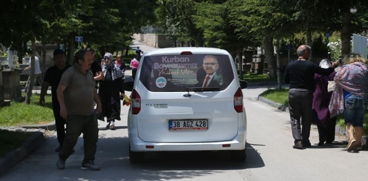 BÜYÜKŞEHİR’İN MEZARLIK İÇİ ÜCRETSİZ ULAŞIM HİZMETİ TAM NOT ALDI