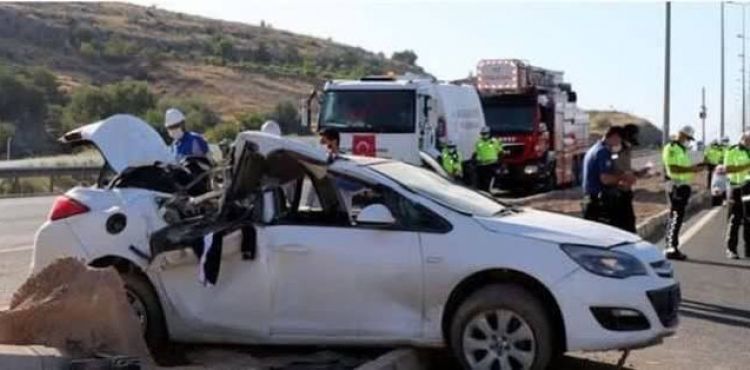 2 aracın birbirine girdiği kazada yaralılardan biri yaşamını yitirdi