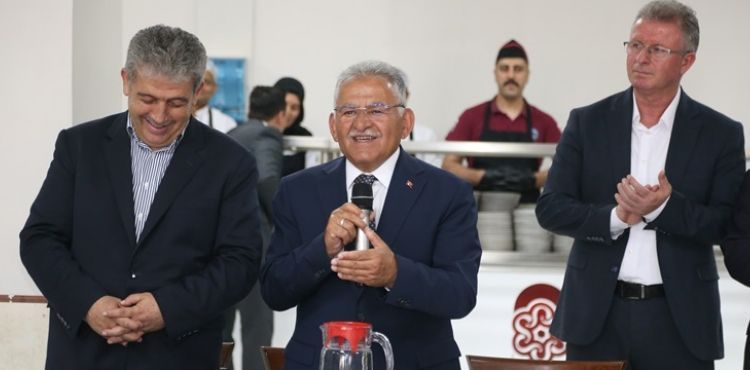 BAŞKAN BÜYÜKKILIÇ, BELEDİYE PERSONELİYLE BAYRAMLAŞTI