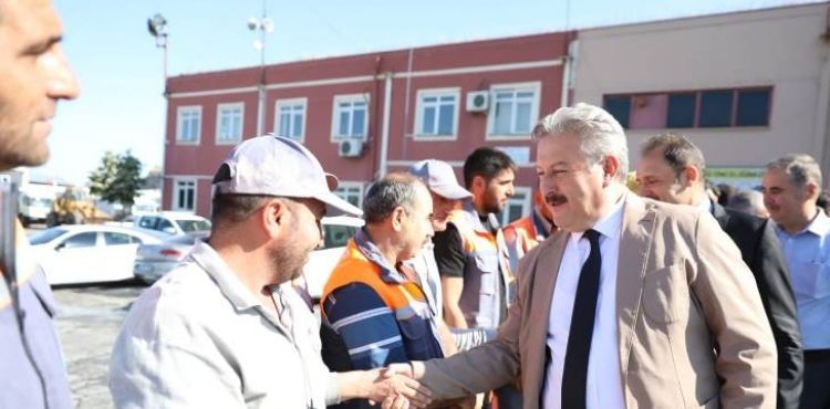 BAŞKAN PALANCIOĞLU, BELEDİYE ÇALIŞANLARIYLA BAYRAMLAŞTI