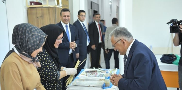 BÜYÜKKILIÇ, TALAS SOSYAL YAŞAM MERKEZİ’NDE KADIN KURSİYERLERLE BULUŞTU