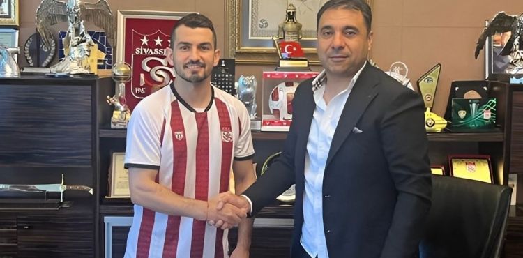 Kayserispor ile sözleşmesi sona eren Emrah Başsan, Sivasspor’da