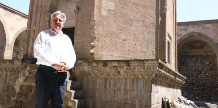KÖŞK MEDRESE ESKİ CANLI GÜZEL GÜNLERİNE GERİ DÖNECEK