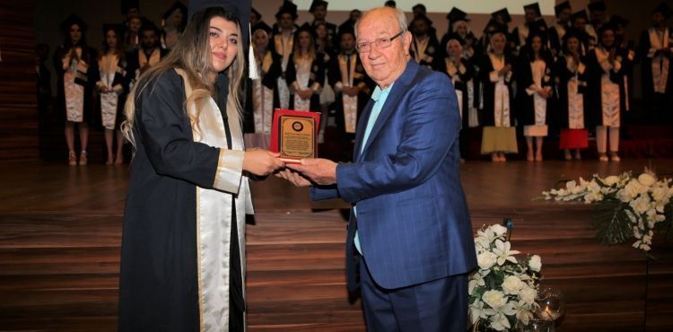 NNYÜ YENİ İÇ MİMAR VE ÇEVRE TASARIMCILARI İLE MİMARLARI MEZUN ETTİ