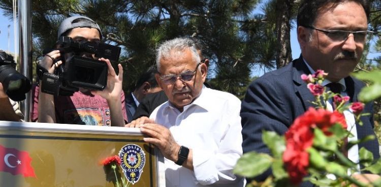 VALİ ÇİÇEK VE BAŞKAN BÜYÜKKILIÇ’TAN 15 TEMMUZ ŞEHİDİ DOĞANAY’A ZİYARET