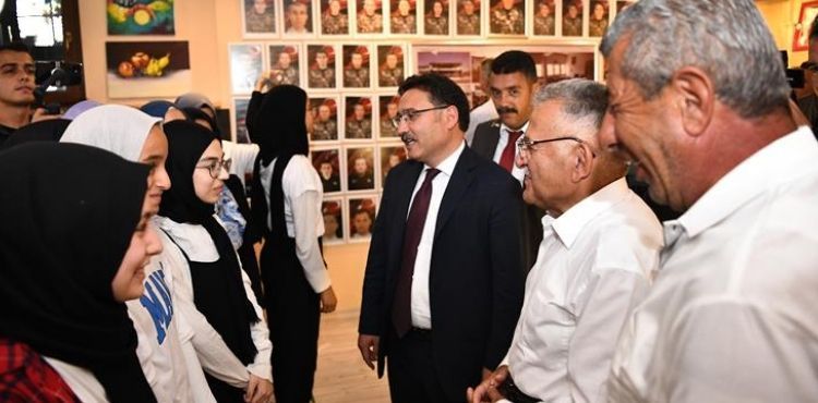 VALİ ÇİÇEK VE BAŞKAN BÜYÜKKILIÇ, 15 TEMMUZ ŞEHİDİ CENNET YİĞİT’İ KABRİ BAŞINDA ANDI