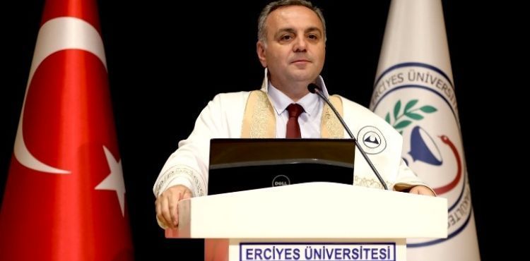ERÜ Eczacılık Fakültesi Yeni Mezunlarını Verdi
