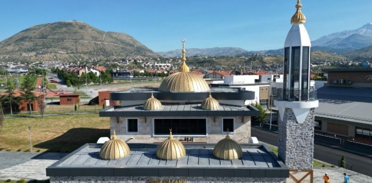 MELİKGAZİ’NİN FARKLI MİMARİSİYLE DİKKAT ÇEKEN SAÇMACI CAMİ İBADETE AÇILIYOR