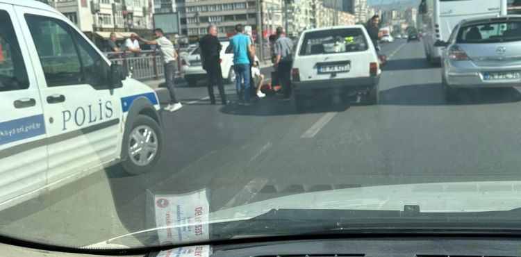 Yolun karşısına geçmek isteyen vatandaşa otomobil çarptı