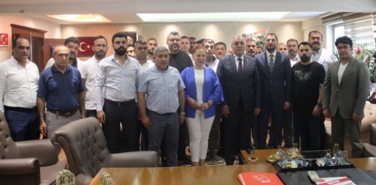 MHP’YE ZİYARETÇİ AKINI