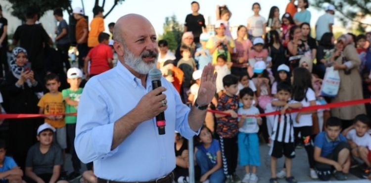 BAŞKAN ÇOLAKBAYRAKDAR; “ŞENLİKLERİMİZLE ÇOCUKLARIN YÜZLERİ GÜLERKEN, AİLELERDE NOSTALJİ YAŞIYOR”