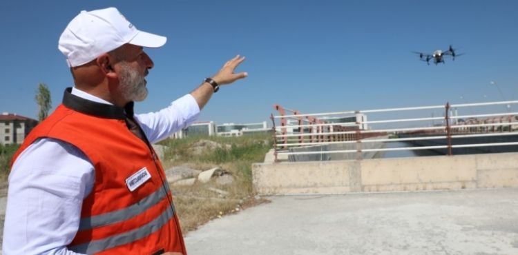 BAKAN OLAKBAYRAKDAR; HER ALANDA TEKNOLOJK YENLKLERE AYAK UYDURUYORUZ