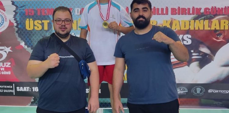 KOCASİNAN’IN BOKS SPORCUSU AYLA FIRAT, TÜRKİYE ŞAMPİYONU OLDU