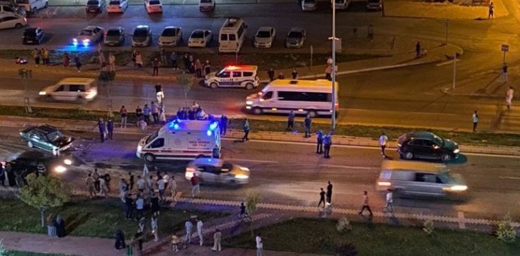 İki otomobil çarpıştı: 2 yaralı