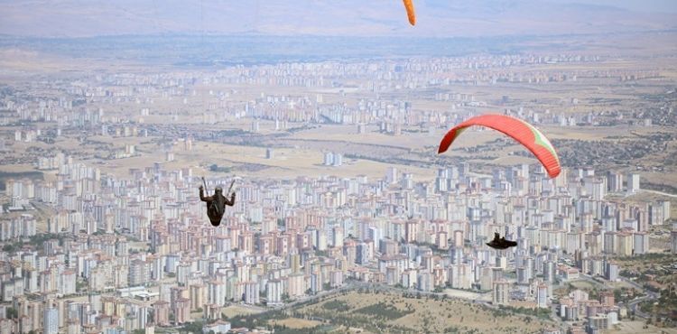 ALİ DAĞI’NDA YAMAÇ PARAŞÜTÜ HEYECANI BAŞLIYOR
