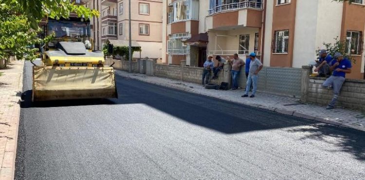 SAKARYA MAHALLESİ’NDE 5 SOKAKTA ASFALT YENİLENİYOR