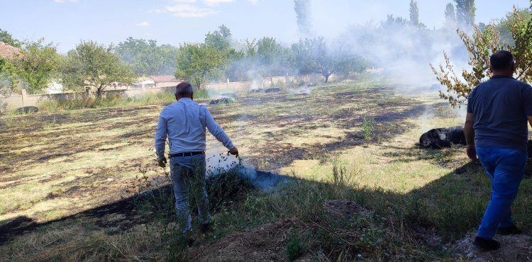 Toplantı sırasında gelen yangın ihbarına Başkan Arslan ve meclis üyeleri de müdahale etti