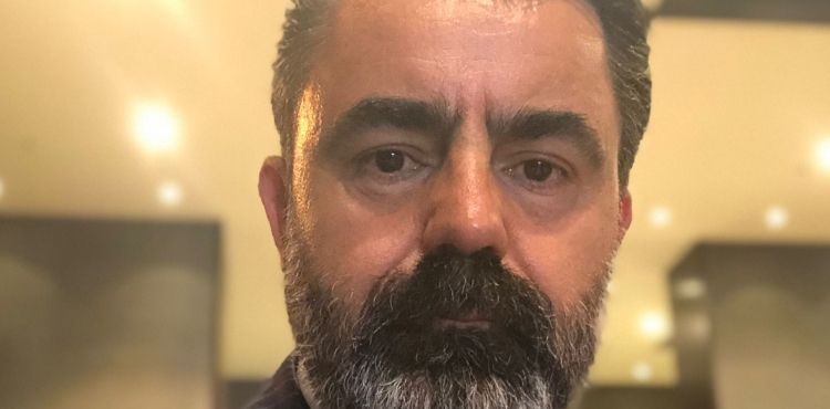 “Cam evde yaşıyorsan başkalarına taş atmayacaksın