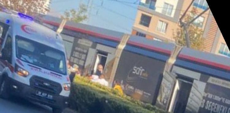 Tramvayın çarptığı yaya ağır yaralı