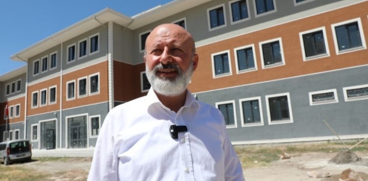 DÖNÜŞÜMLE SEYRANİ’YE KAZANDIRILAN OKUL, EĞİTİME HAZIRLANIYOR