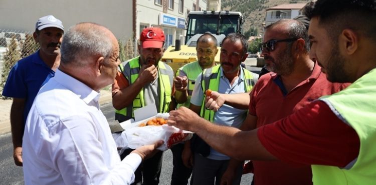YAHYALI’DA TRAFİĞİN YOĞUN OLDUĞU CADDELER ASFALTLANIYOR