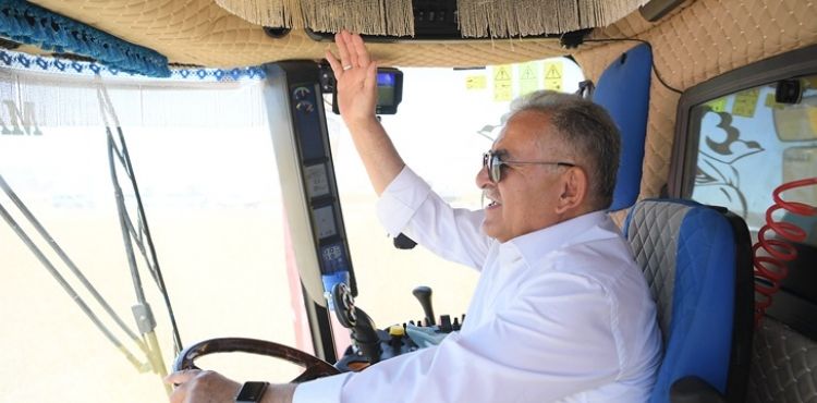 BİÇERDÖVER KULLANAN BAŞKAN BÜYÜKKILIÇ, ASPİR HASADINI BAŞLATTI