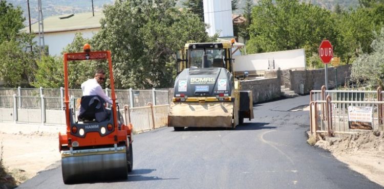 MELİKGAZİ'DE ASFALT ATAĞI SÜRÜYOR