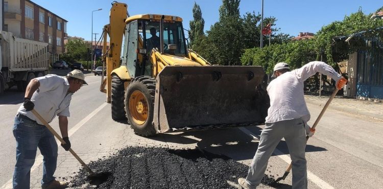 BÜNYAN'DA ASFALT YAMA ÇALIŞMALARI SÜRÜYOR