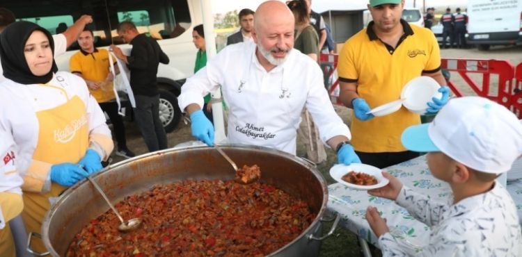 KOCASNANDA 'YAMULA PATLICANI FESTVAL'NE 10 BNLERCE K KATILDI