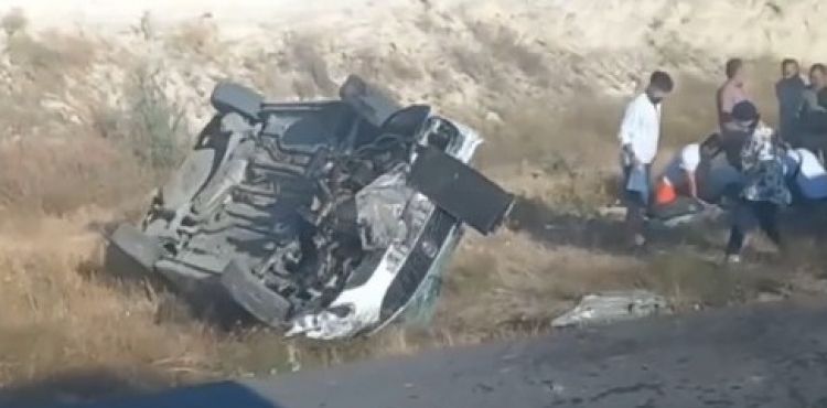 Devrilen araçta 3 kişi yaralandı