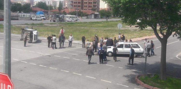 Ölümlü kazanın yaşandığı caddeye mahalle sakinleri önlem istiyor