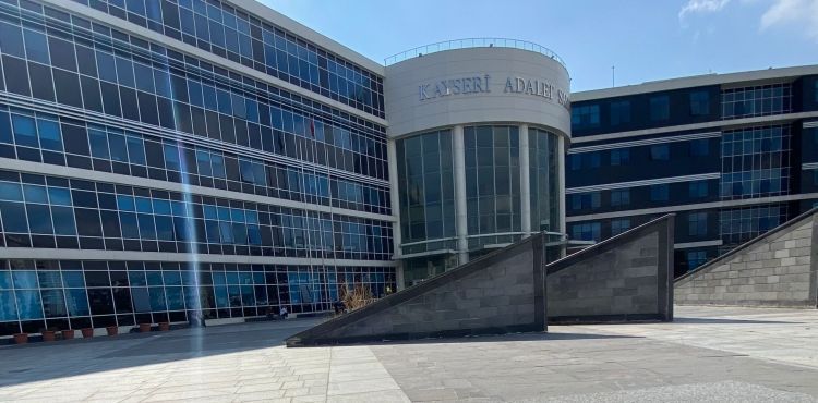 İş arkadaşını bıçaklayan şahıs hakim karşısına çıktı