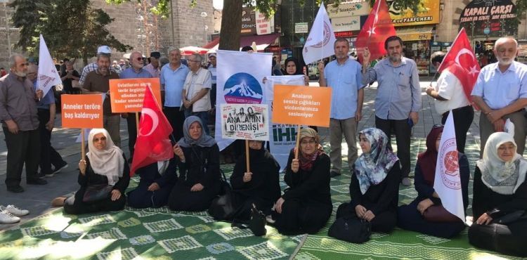 Acılı annelerin yanındayız