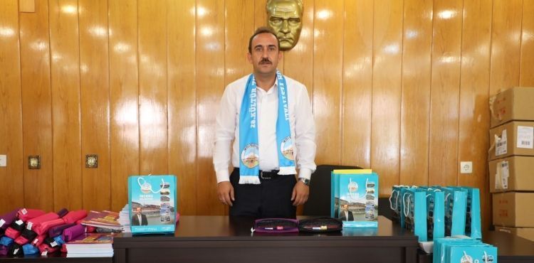 İncesu Belediyesi depremzede çocuklara kırtasiye seti dağıttı