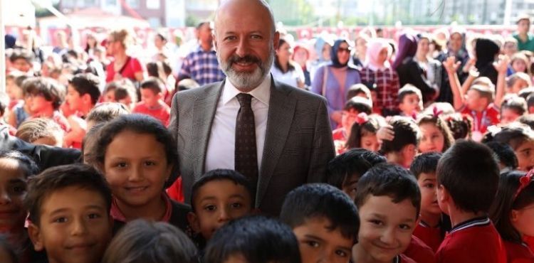 BAŞKAN ÇOLAKBAYRAKDAR, “EĞİTİM İÇİN TÜM İMKANLARIMIZI SEFERBER EDİYORUZ