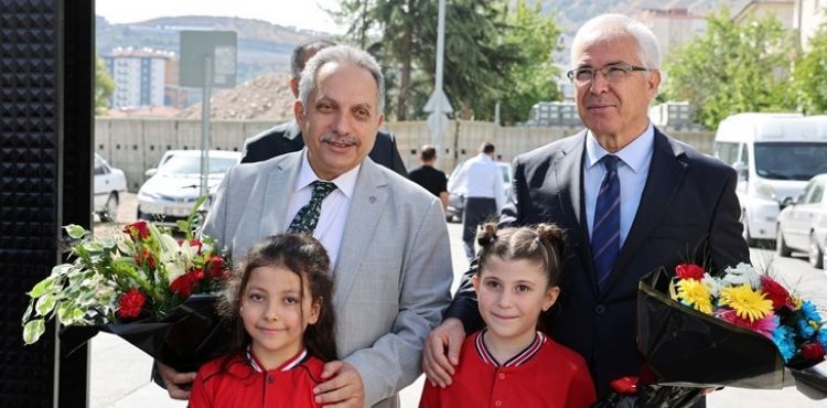 “İKİNCİ YÜZYILIN YÖNETİCİLERİSİNİZ