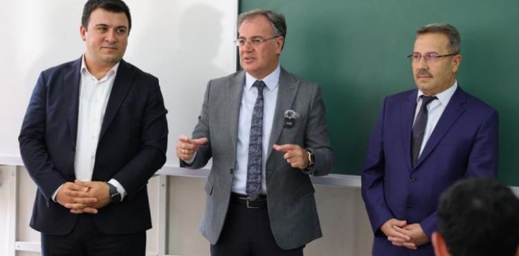 BAŞKAN ÖZDOĞAN, EĞİTİM ÖĞRETİM YILININ İLK GÜNÜNDE ÖĞRENCİLERİ ZİYARET ETTİ