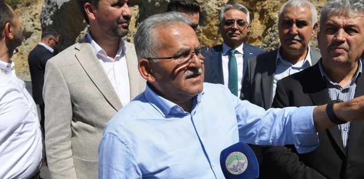 BAŞKAN BÜYÜKKILIÇ, KAPUZBAŞI ŞELALELERİ YOLUNDA SICAK ASFALT ÇALIŞMALARINI İNCELEDİ