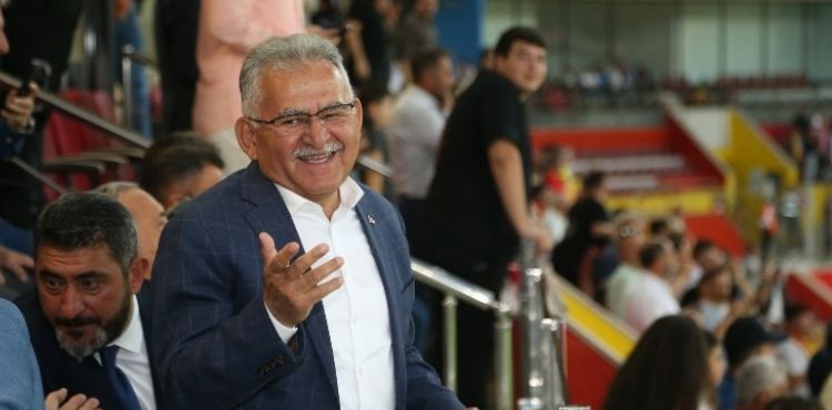TARAFTAR, SPORUN VE SPORCUNUN DOSTU BAŞKAN BÜYÜKKILIÇ’I BAĞRINA BASTI