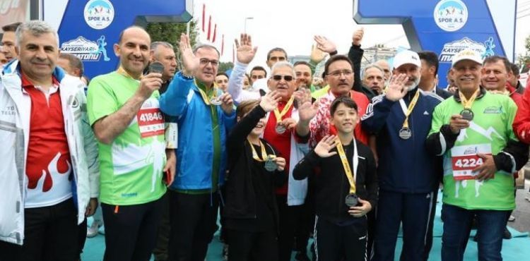 KAYSERݒDE 3NC ULUSLARARASI YARI MARATONU HEYECANI