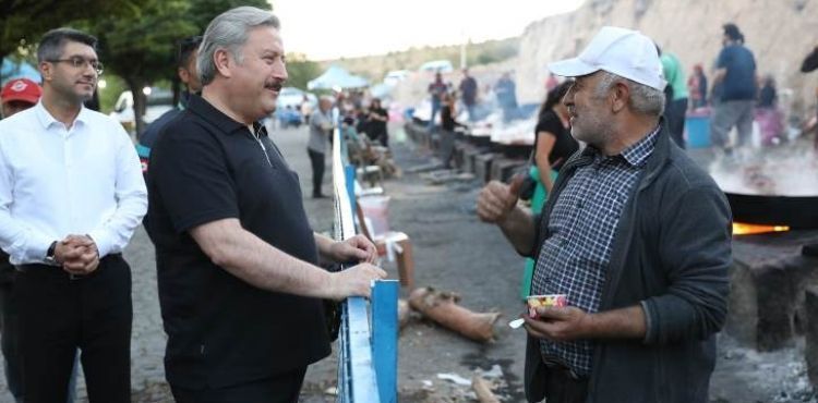 MELİKGAZİ SALÇA GÜNLERİ SONA ERDİ SALÇA GÜNLERİNDEN 3.148 AİLE HİZMET ALDI