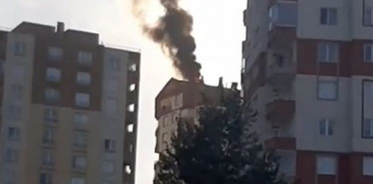 Apartman çatısında yangın